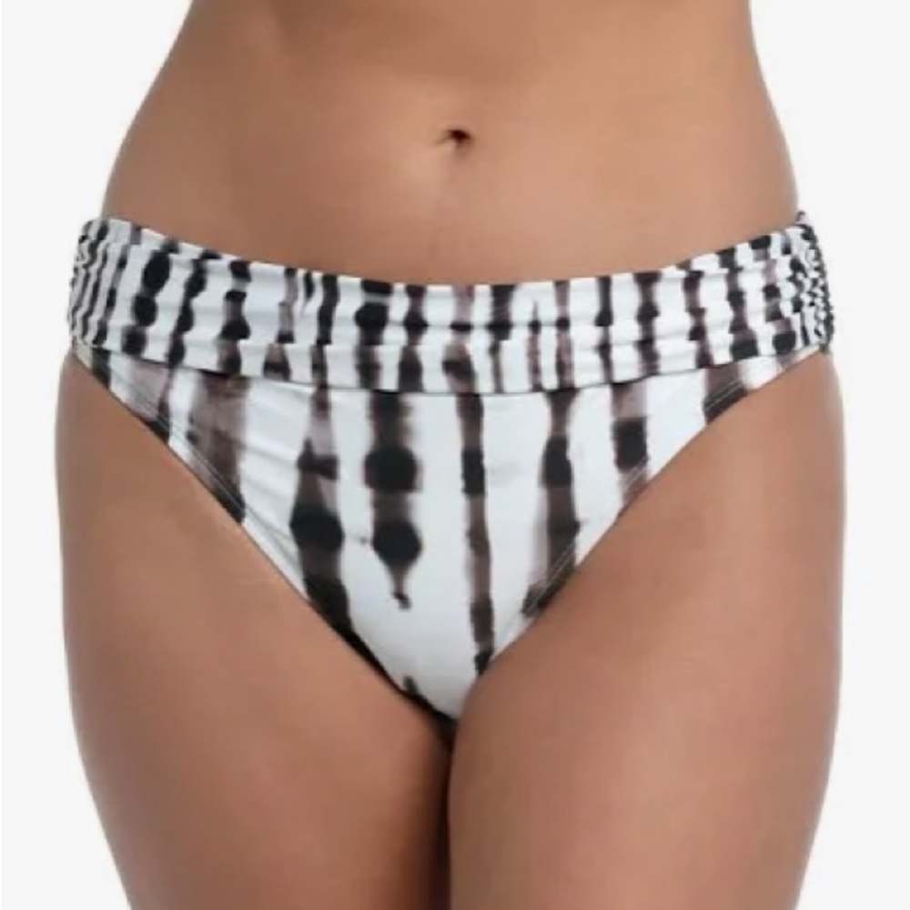 La Blanca
Twisted BambooShirred Hipster
Bikini Swim Bottom